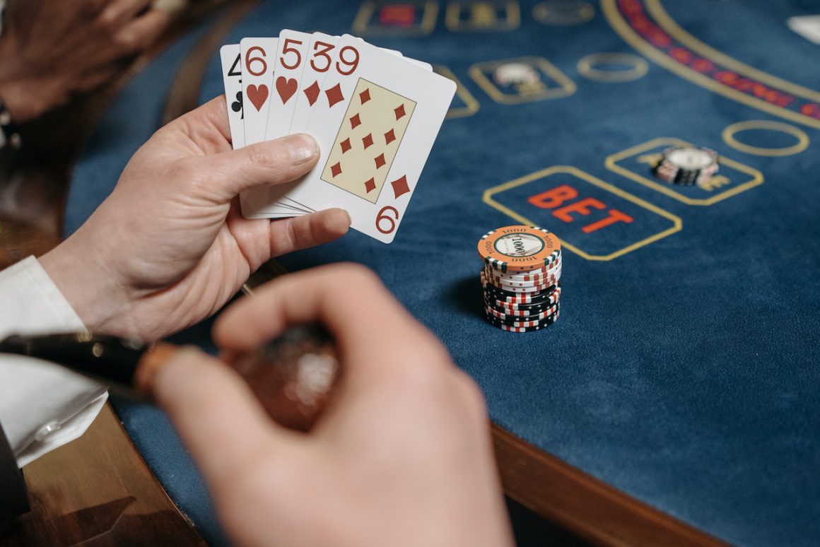 The Ultimate Poker Set: What to Look for When Buying 