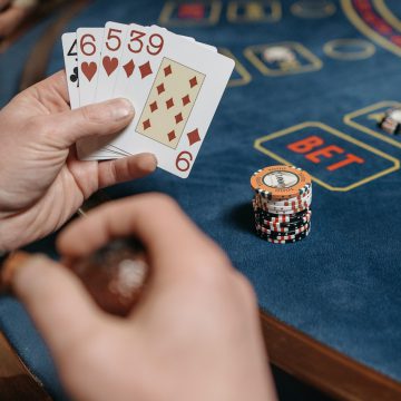 The Ultimate Poker Set: What to Look for When Buying 